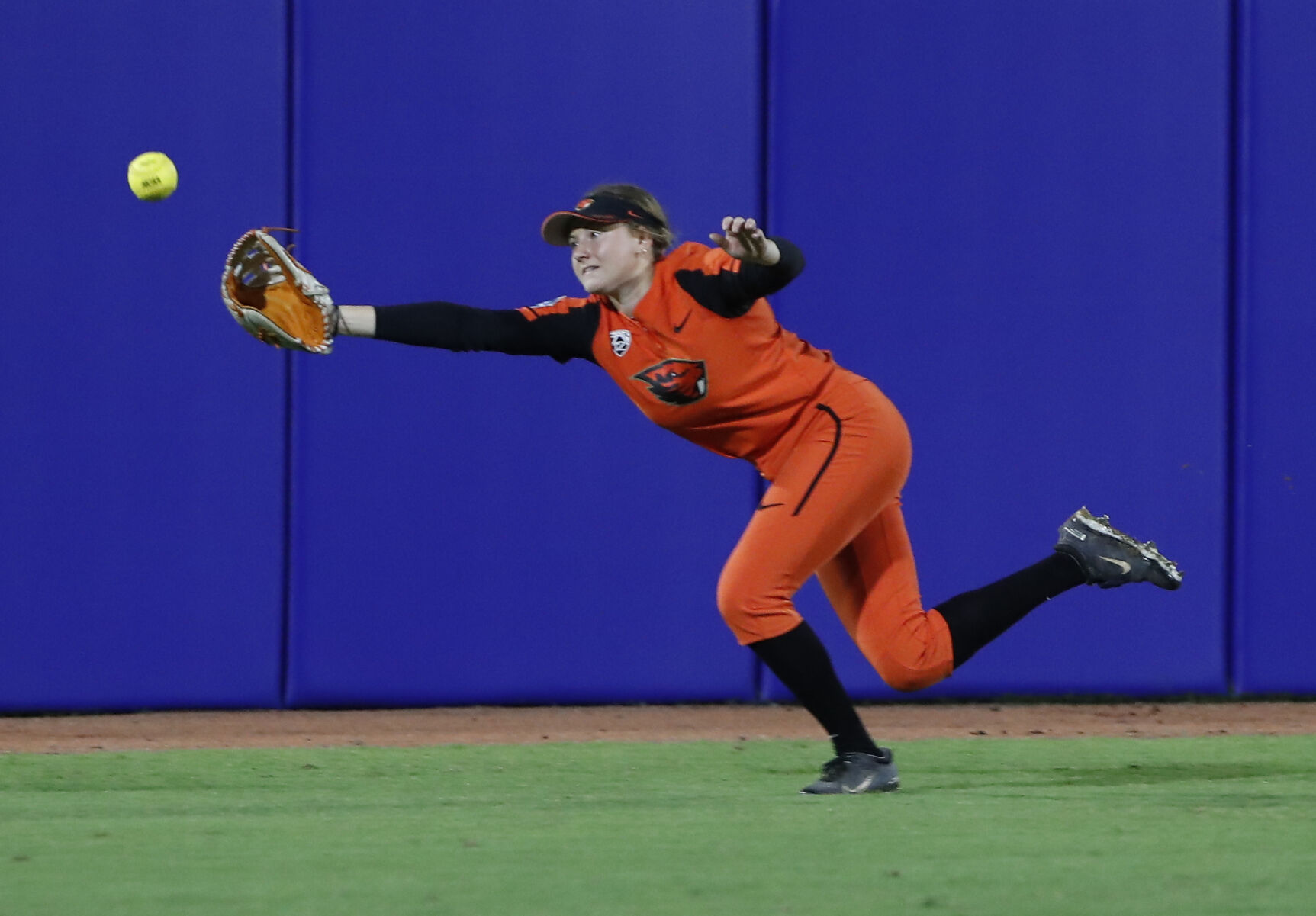 WCWS Oregon St Arizona Softball